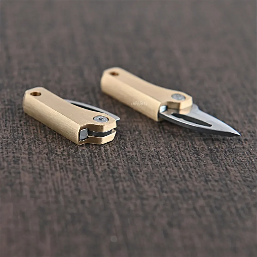 Couteau magnétique multifoncti - Camp Knife Multi avis et prix